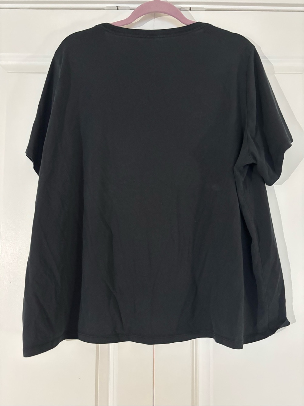 Nike Black Short-Sleeve Tee with White Swoosh - Picture 3 of 3